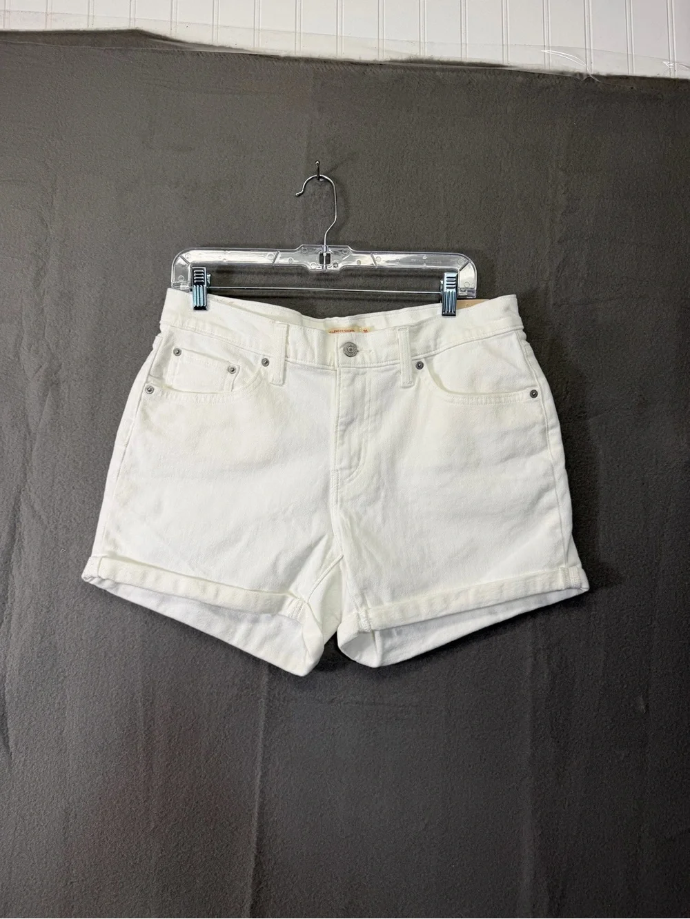 NWT 31 Levi’s Classic mid length shorts White Shorts - Picture 3 of 16